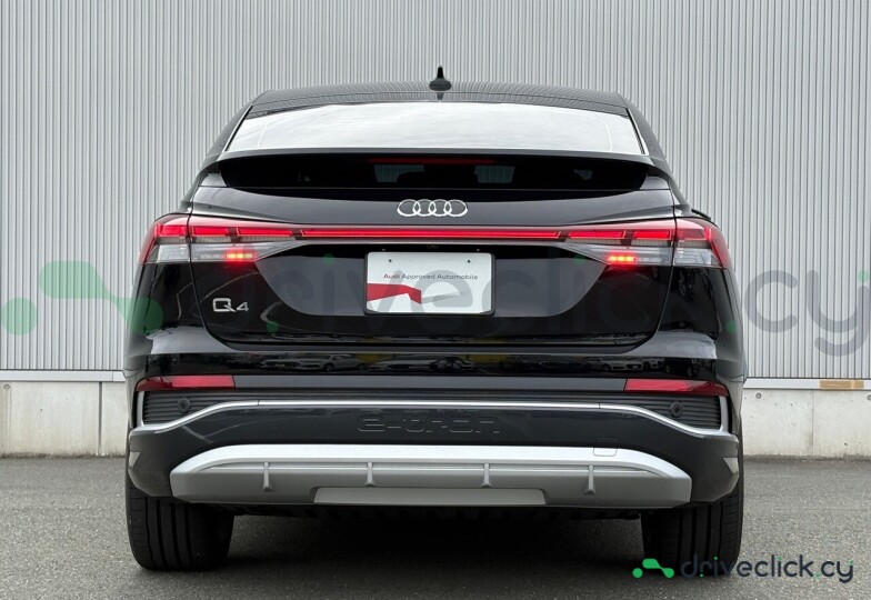 Audi Q4 Sportback e-tron Черный