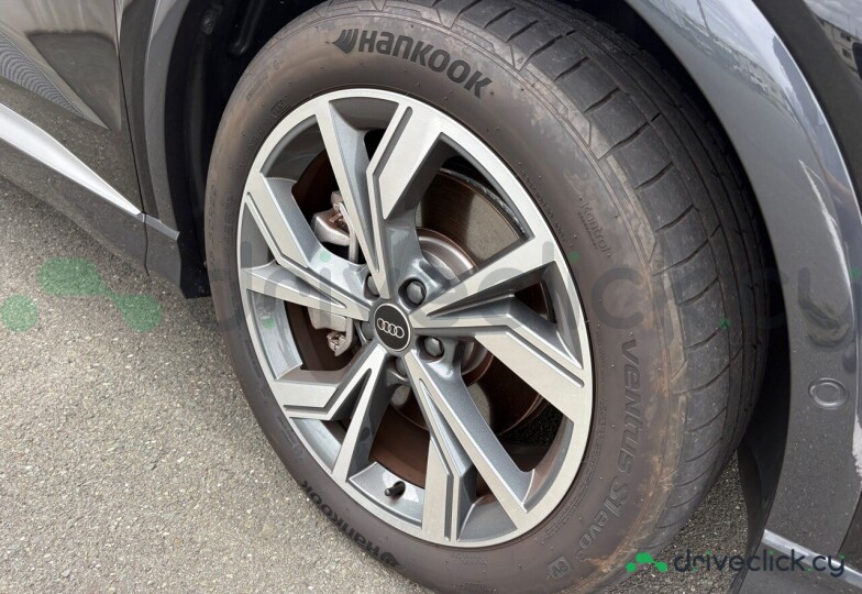 Audi Q4 Sportback e-tron Черный