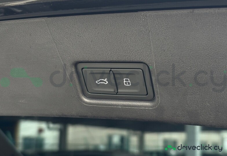 Audi Q4 Sportback e-tron Черный