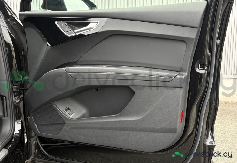 Audi Q4 Sportback e-tron Черный