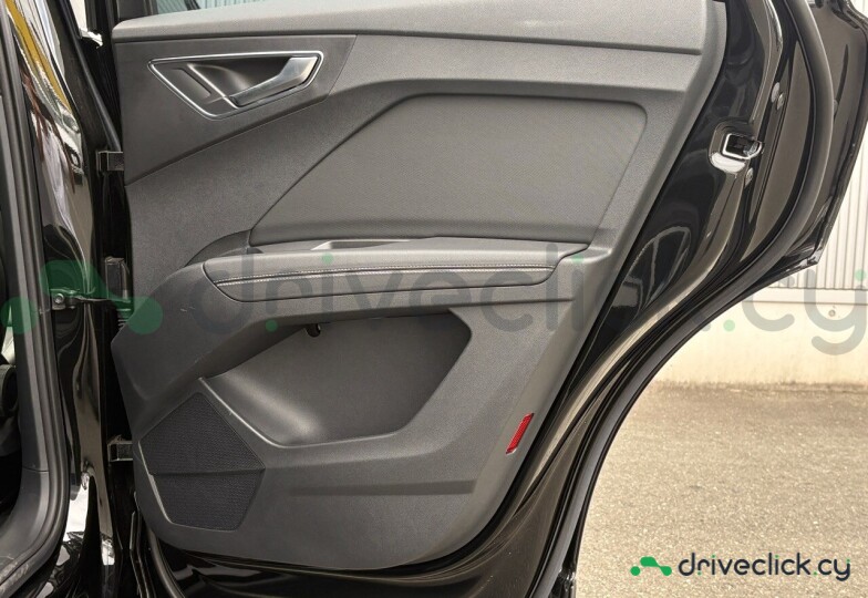 Audi Q4 Sportback e-tron Черный