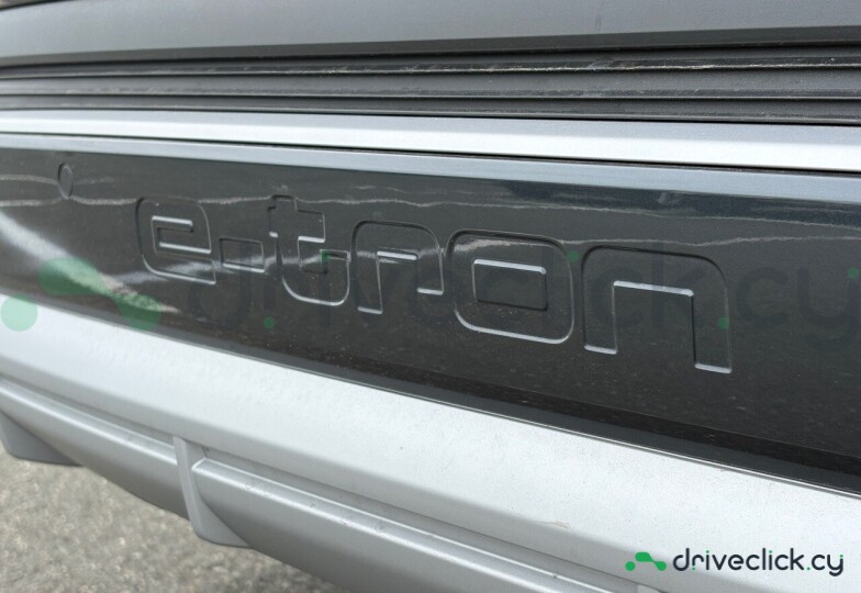 Audi Q4 Sportback e-tron Черный