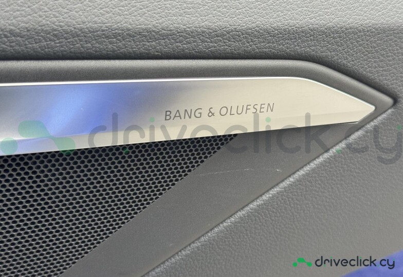 Audi Q8 Sportback e-tron Синий