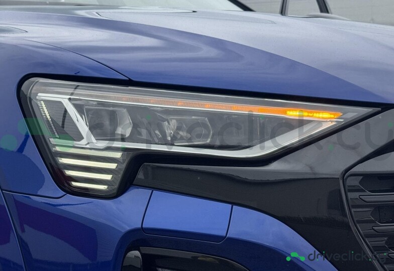 Audi Q8 Sportback e-tron Синий
