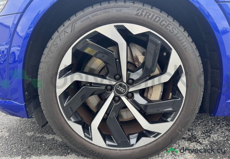 Audi Q8 Sportback e-tron Синий