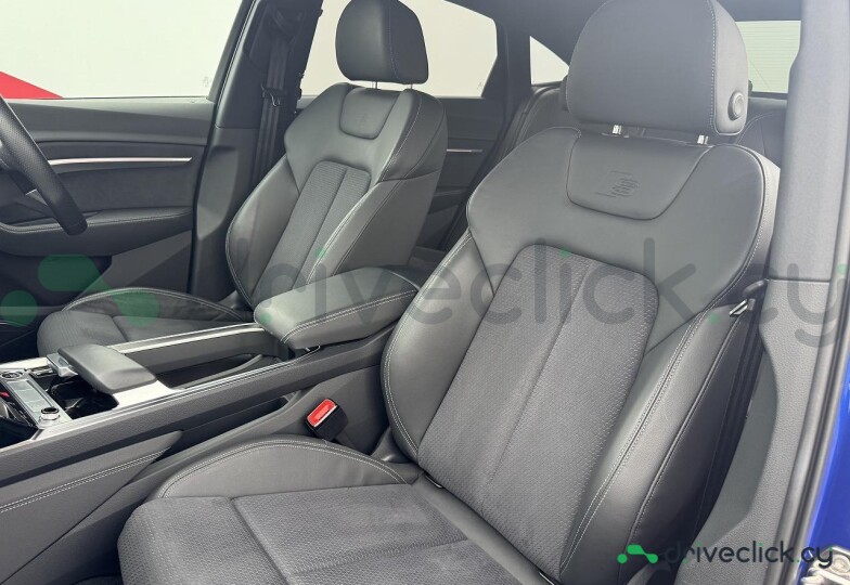 Audi Q8 Sportback e-tron Синий
