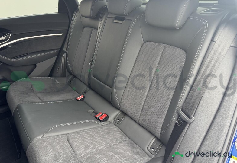 Audi Q8 Sportback e-tron Синий