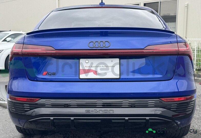 Audi Q8 Sportback e-tron Синий
