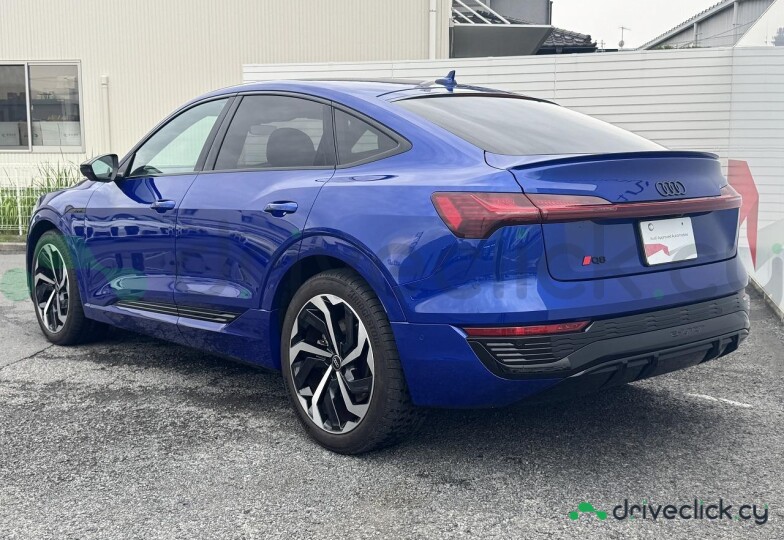 Audi Q8 Sportback e-tron Синий