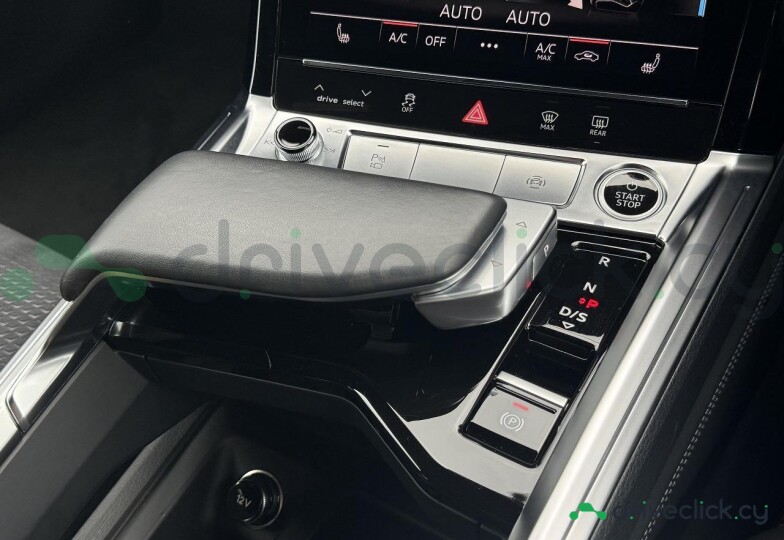 Audi Q8 Sportback e-tron Синий