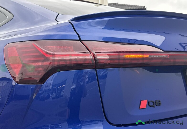 Audi Q8 Sportback e-tron Синий
