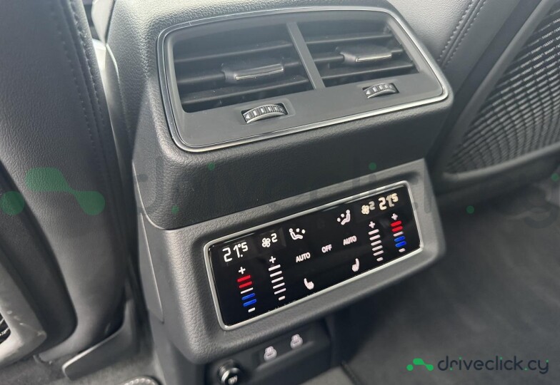 Audi Q8 Sportback e-tron Синий