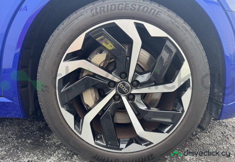 Audi Q8 Sportback e-tron Синий
