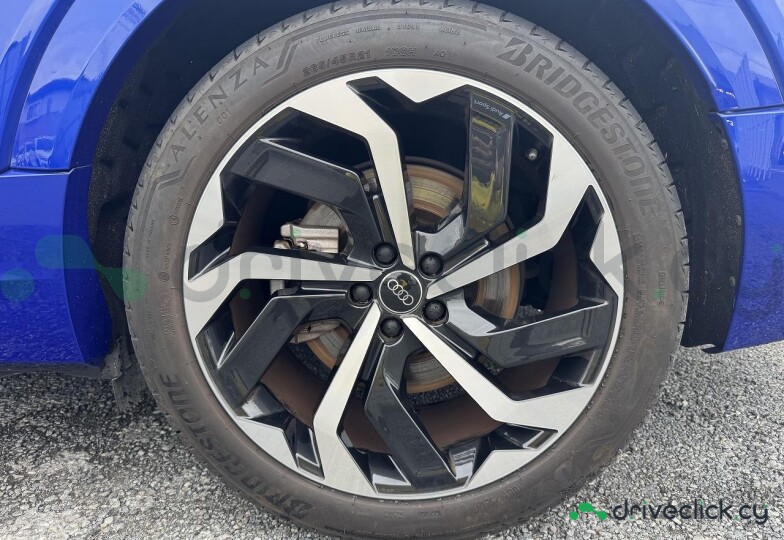 Audi Q8 Sportback e-tron Синий