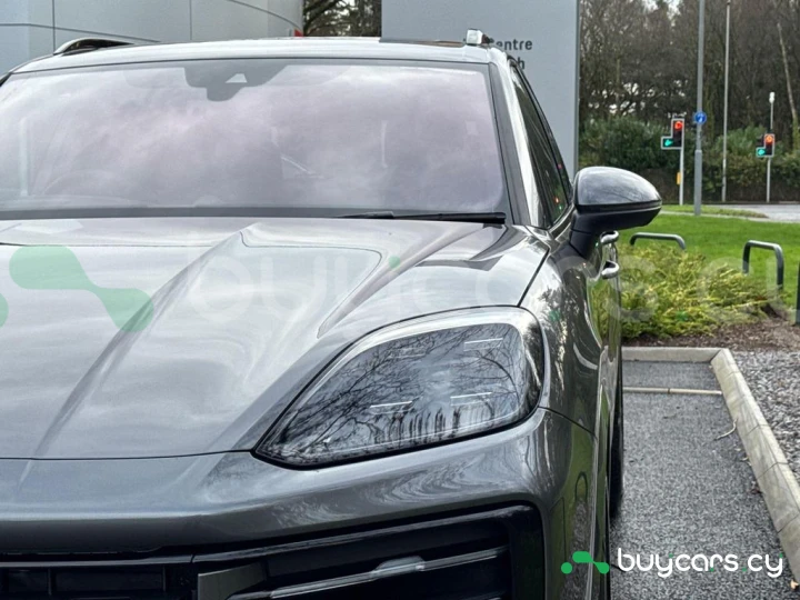 Porsche Cayenne Grey