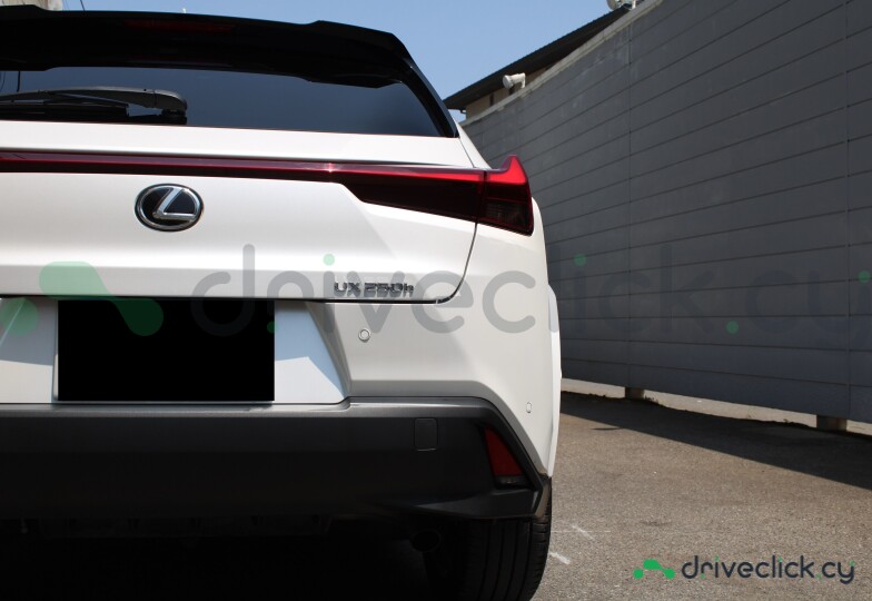 Lexus UX White