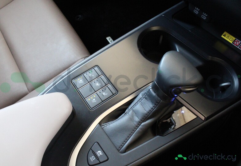 Lexus UX White