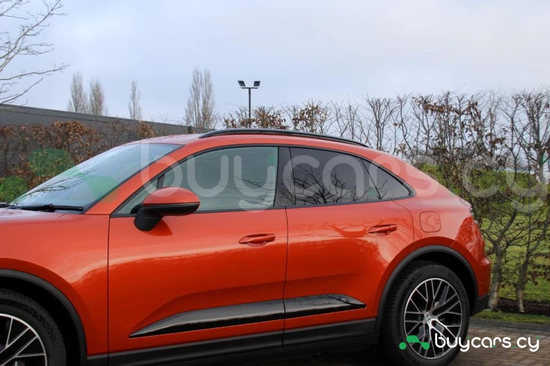 Porsche Macan Оранжевый