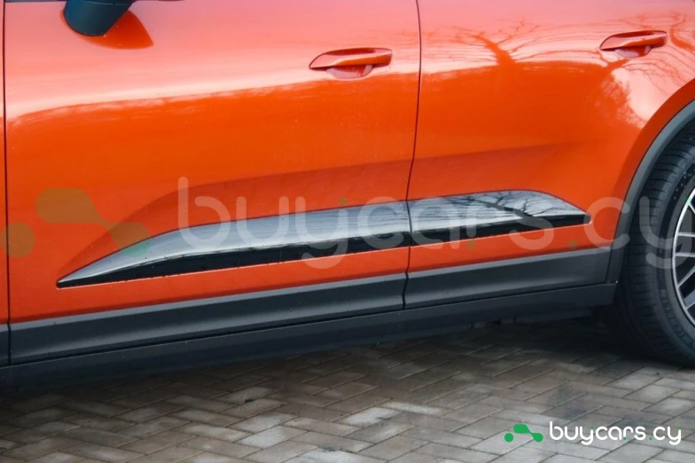 Porsche Macan Оранжевый