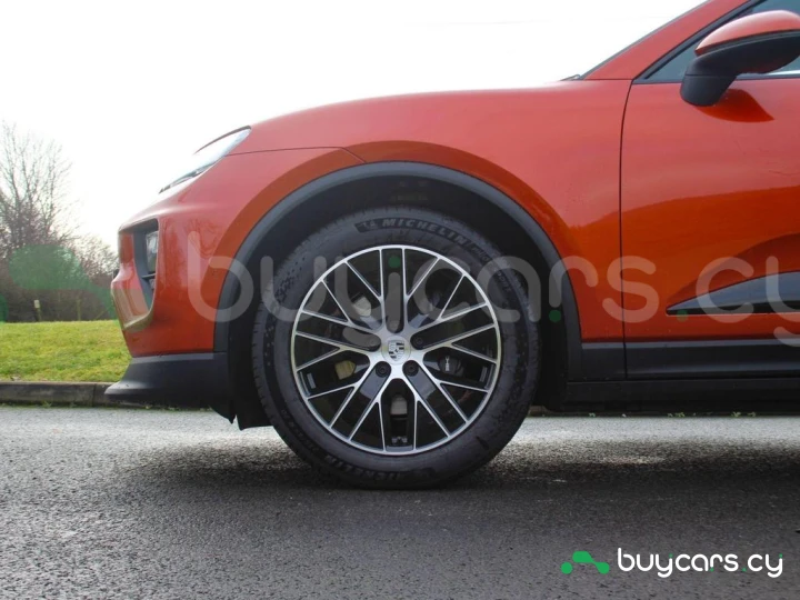 Porsche Macan Оранжевый