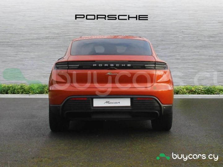 Porsche Macan Оранжевый