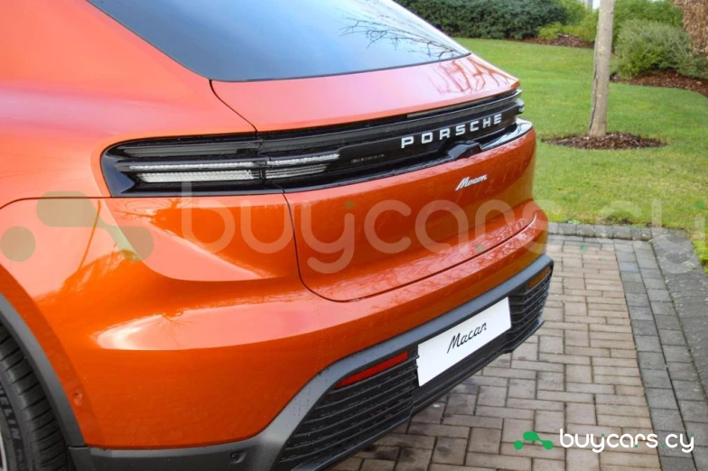 Porsche Macan Оранжевый