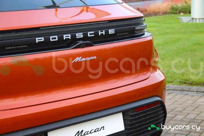 Porsche Macan Оранжевый