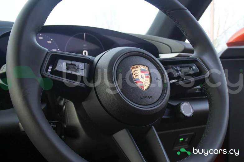 Porsche Macan Оранжевый