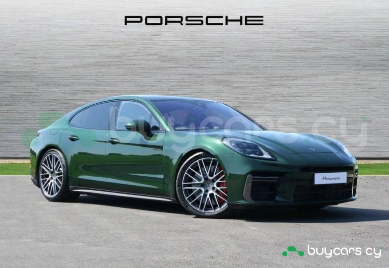 Porsche Panamera Зеленый