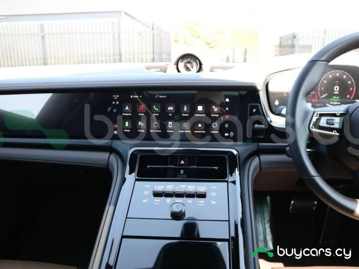 Porsche Panamera Зеленый