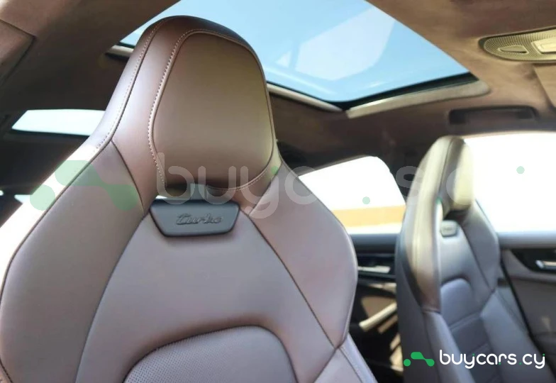 Porsche Panamera Зеленый