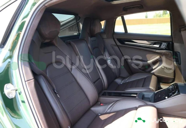 Porsche Panamera Зеленый