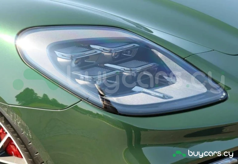 Porsche Panamera Зеленый