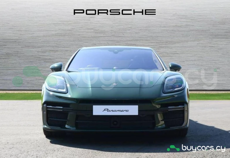 Porsche Panamera Зеленый