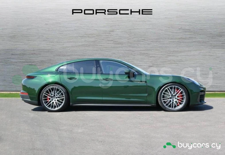 Porsche Panamera Зеленый