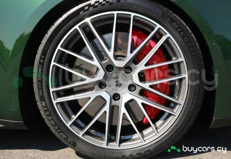 Porsche Panamera Зеленый