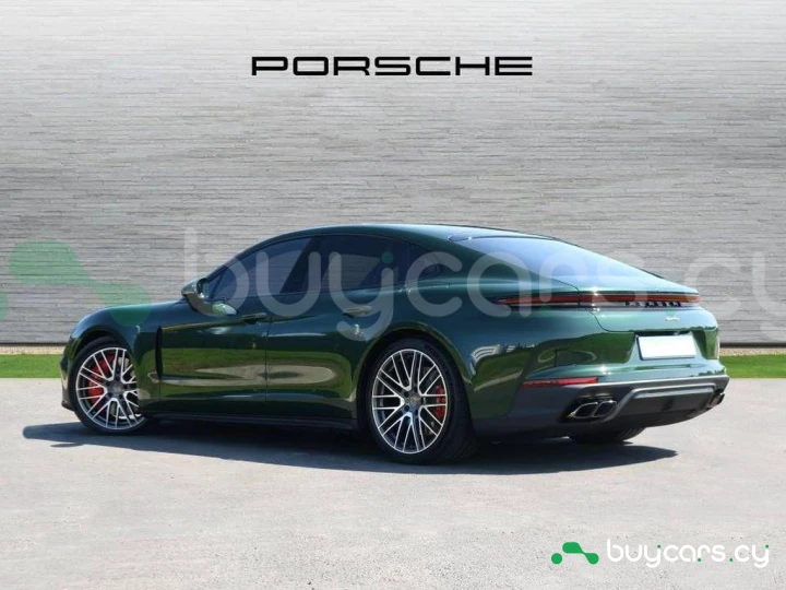 Porsche Panamera Зеленый