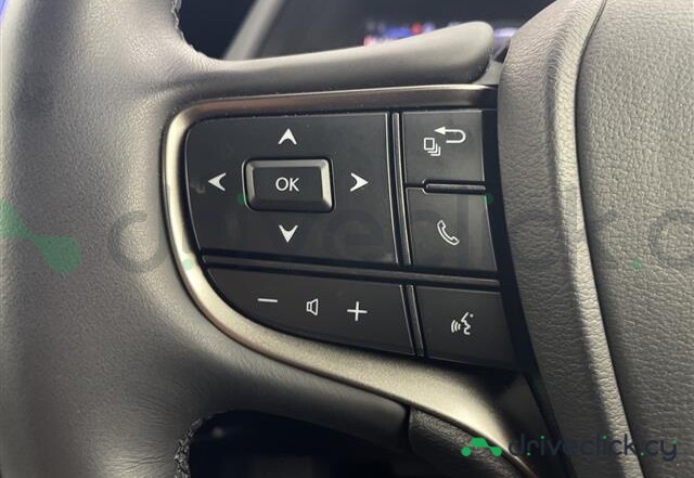 Lexus UX Black