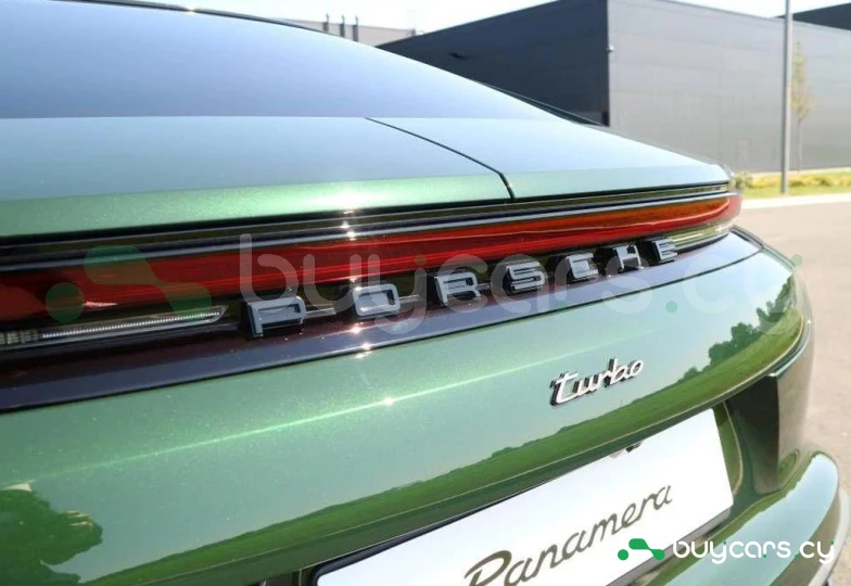 Porsche Panamera Зеленый