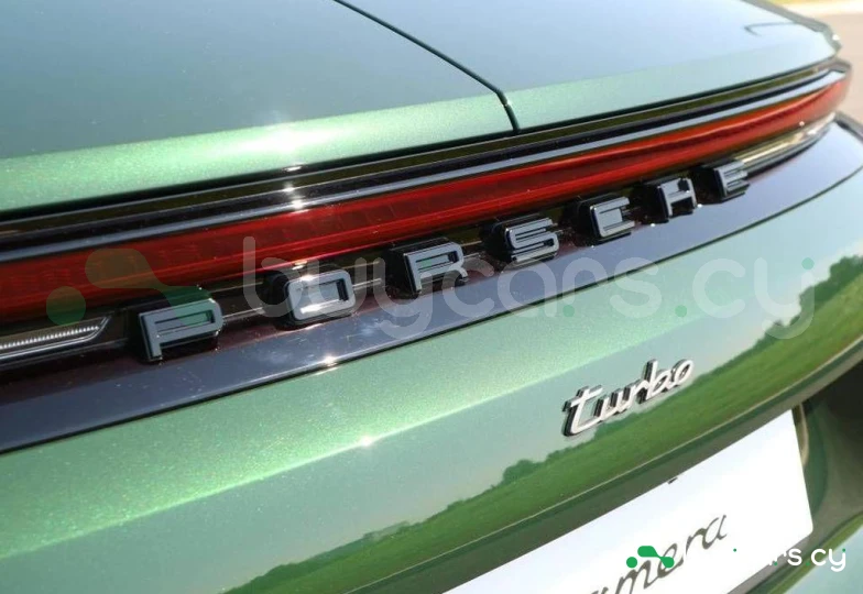 Porsche Panamera Зеленый