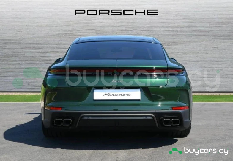 Porsche Panamera Зеленый