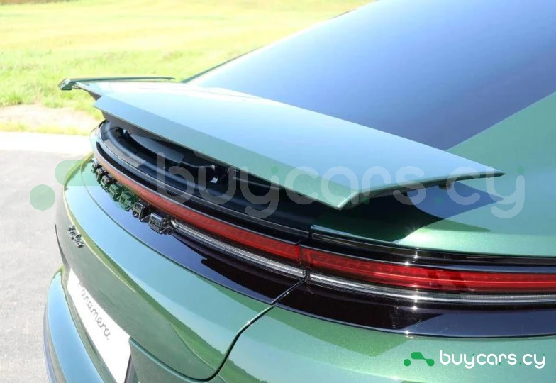 Porsche Panamera Зеленый