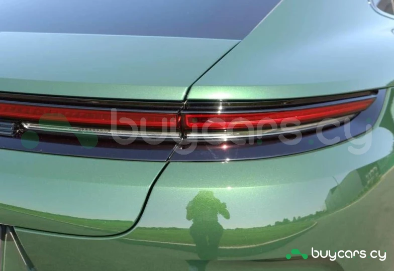 Porsche Panamera Зеленый