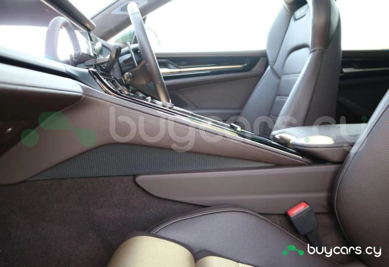 Porsche Panamera Зеленый