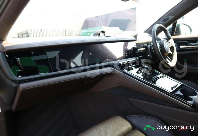 Porsche Panamera Зеленый