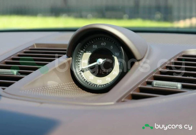 Porsche Panamera Зеленый