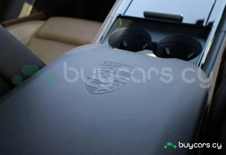 Porsche Panamera Зеленый