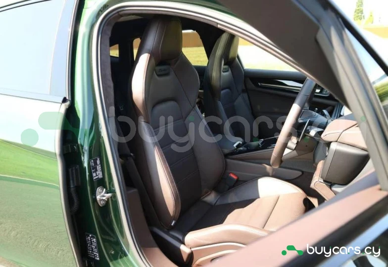 Porsche Panamera Зеленый