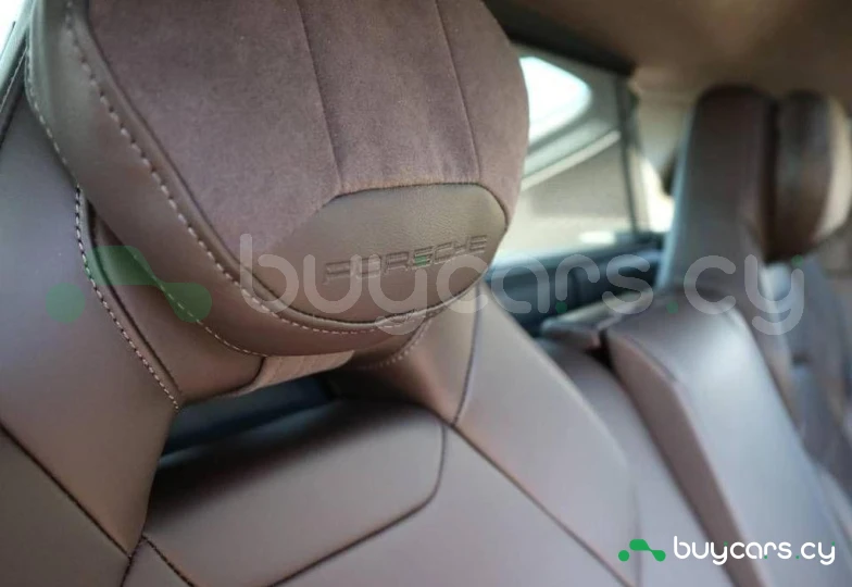 Porsche Panamera Зеленый