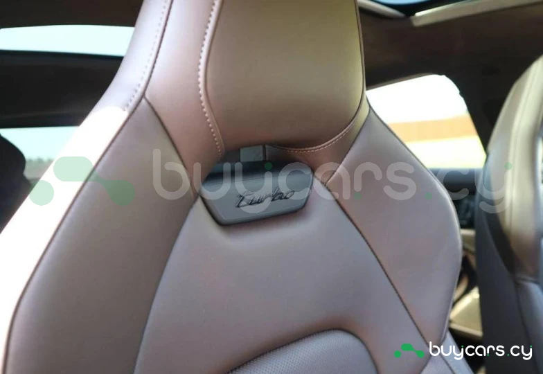 Porsche Panamera Зеленый